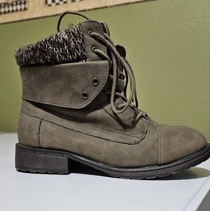 Madden Girl Kids Boots in Brown